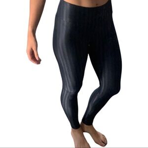 Black shinny textured leggings